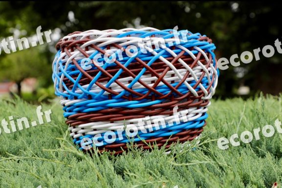 Cache-pot rouge, bleu et blanc Cache-pot en tressage filet, rouge, bleu et blanc